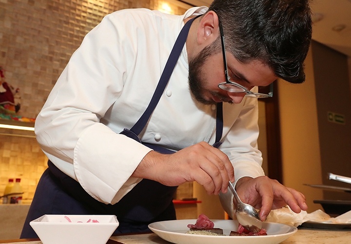 Com chef Ivan Prado, Colosso promove receita ao vivo de peixe para a semana santa