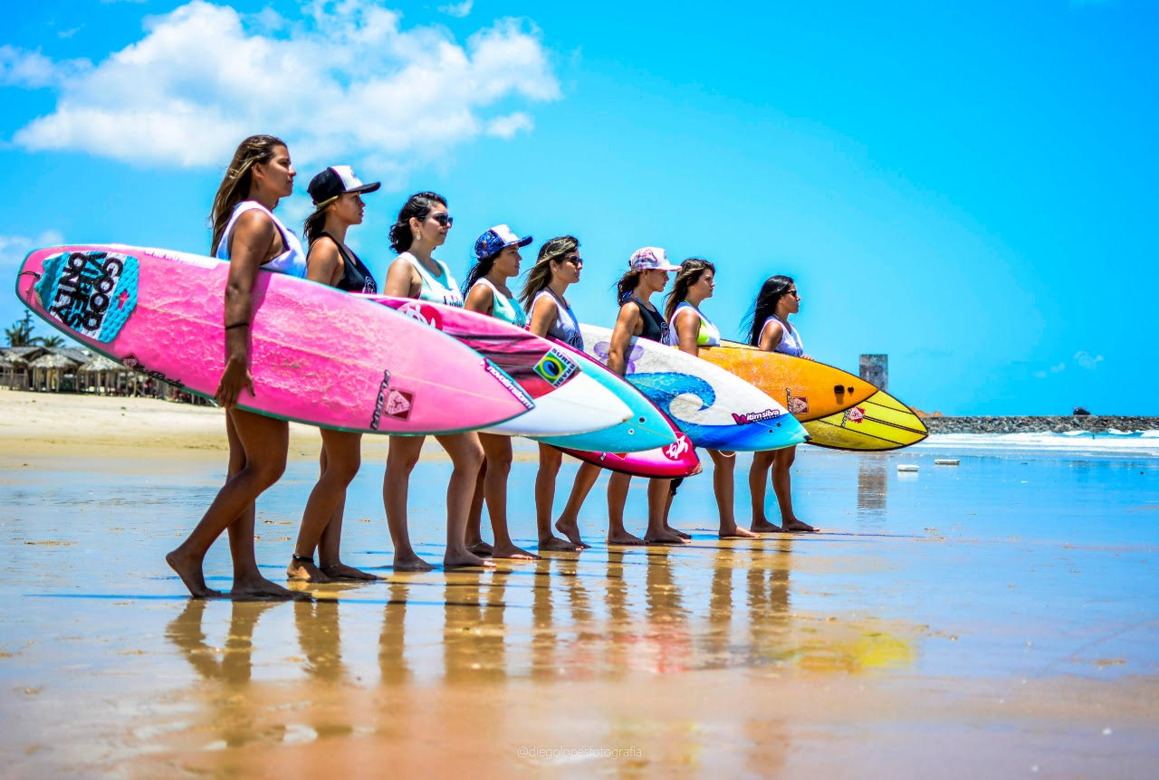 UniAteneu apoia projeto social voltado para mulheres praticantes de surf denominado “Surf Ladies”