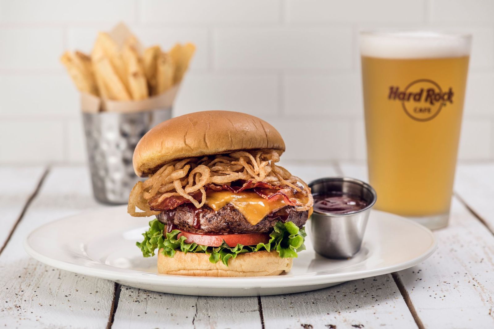 Novidade: Hard Rock Cafe Fortaleza acrescenta no cardápio nova versão de um dos hambúrgueres mais vendidos do mundo