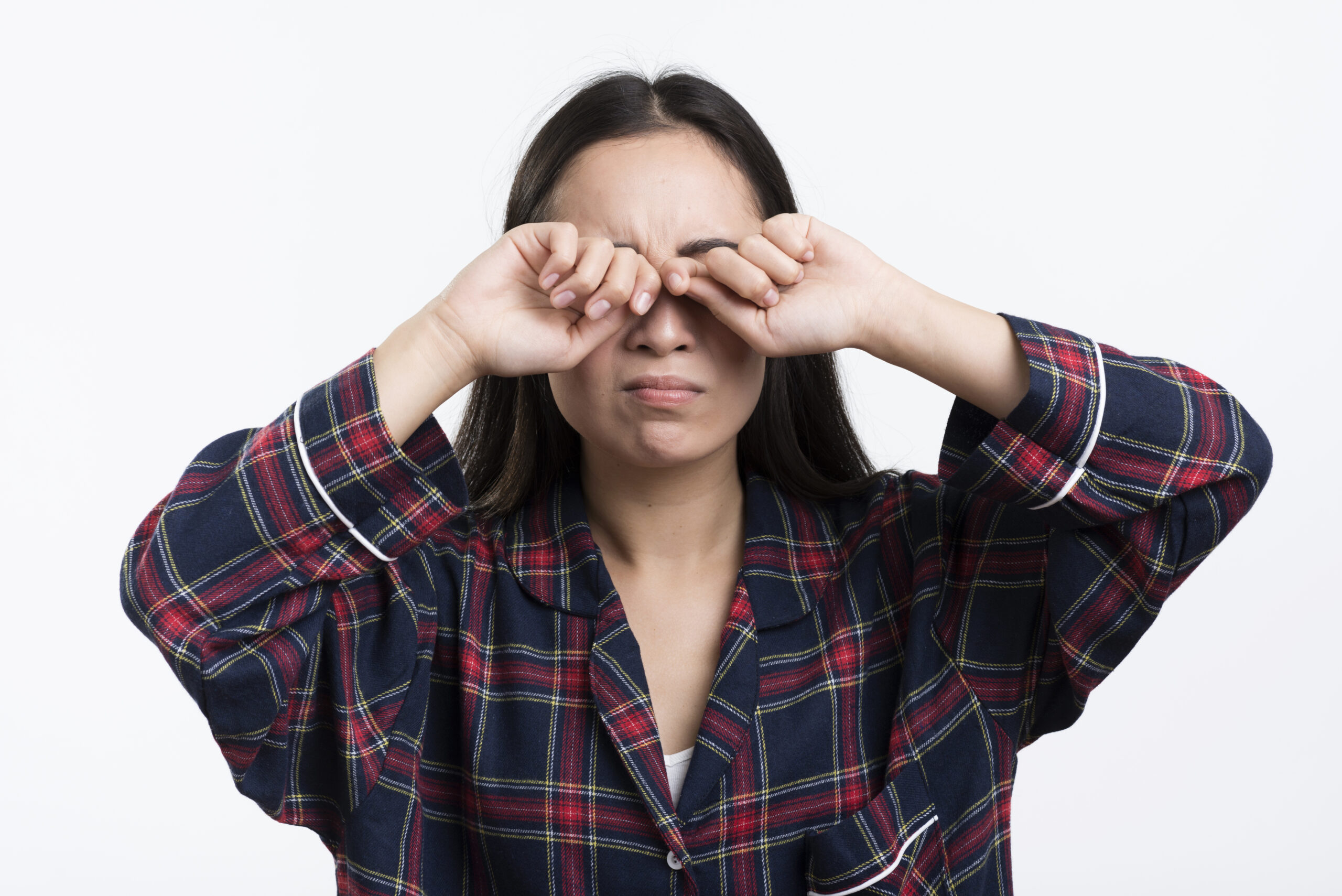 Coçar os olhos pode desencadear doença séria