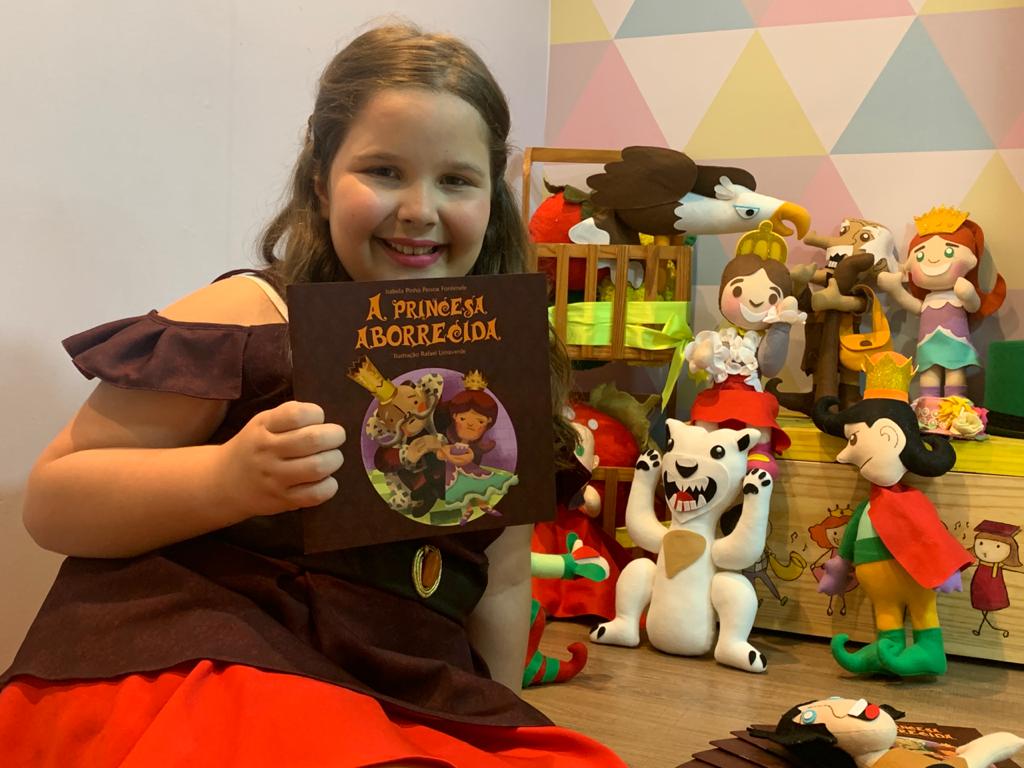 Sodiê Doces vende com exclusividade o livro da escritora mirim Isabela Fontenele