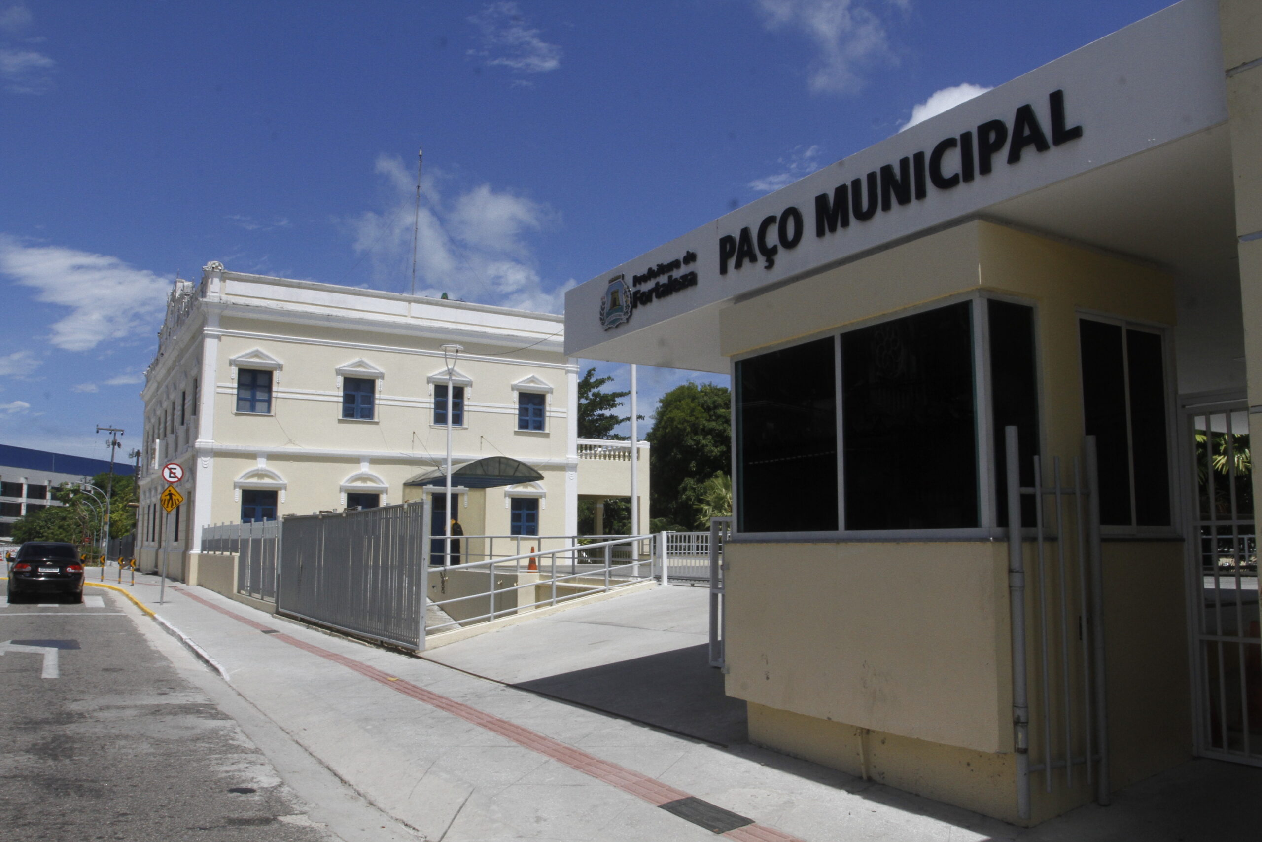 Em manifestação pela retomada, Sindicato dos Músicos realiza “serenata” em frente ao Paço Municipal