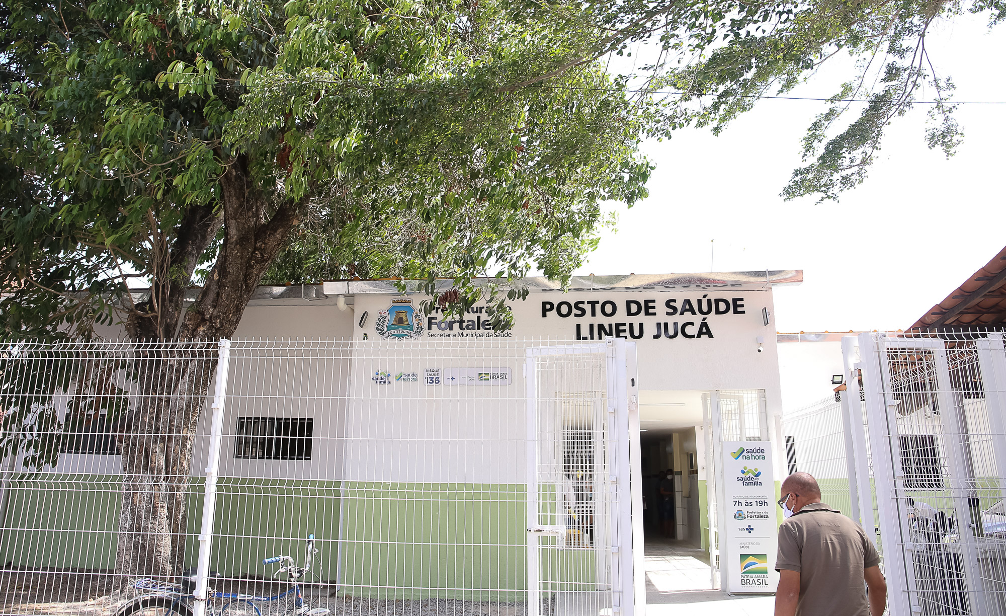 Prefeito Roberto Cláudio entrega requalificação do posto de saúde Lineu Jucá