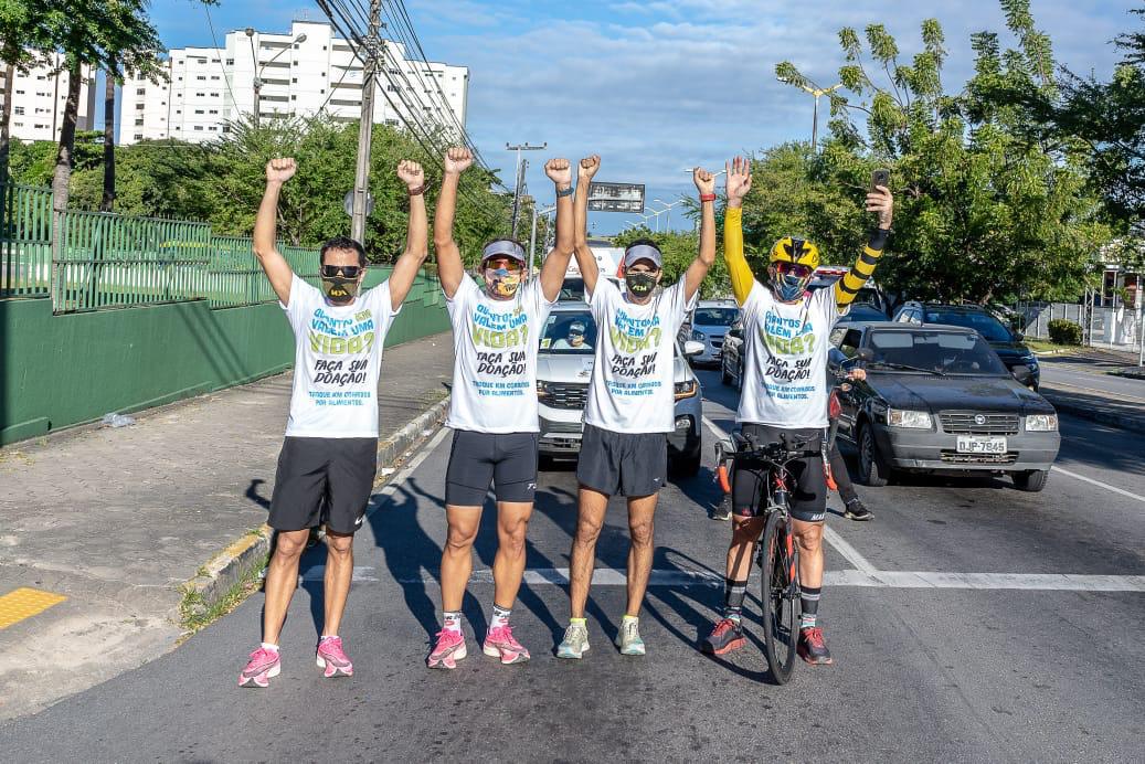 Projeto “1.000 KM pela vida” arrecada 46,8 toneladas de alimentos e retira 700 litros de lixo da Praia da Sabiaguaba