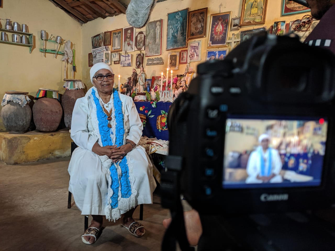 Documentário “MEMÓRIAS DE FÉ NA TERRA DA LUZ” retrata ofício das rezadeiras no CE