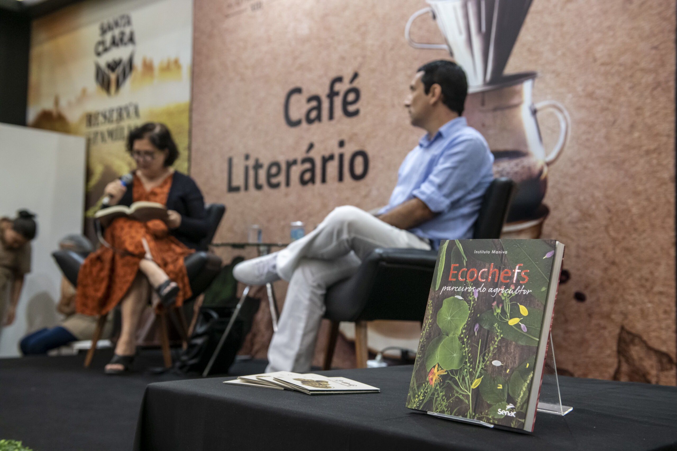 Bazar de Natal da Livraria Senac Ceará oferta livros com até 80% de desconto