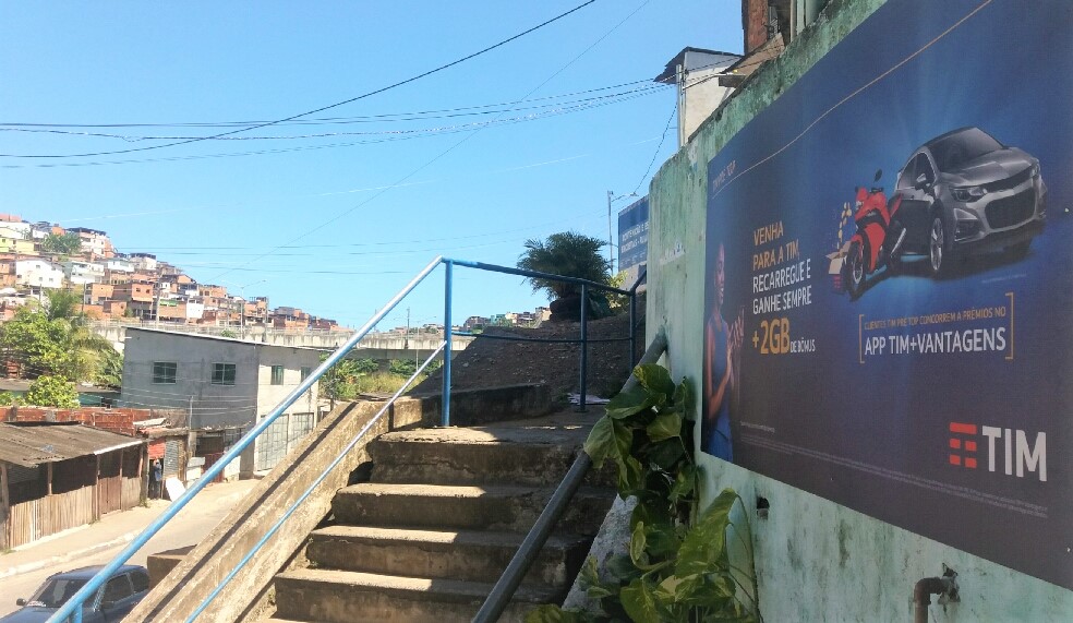 TIM adota outdoor social como mídia para apoiar comunidades de Fortaleza