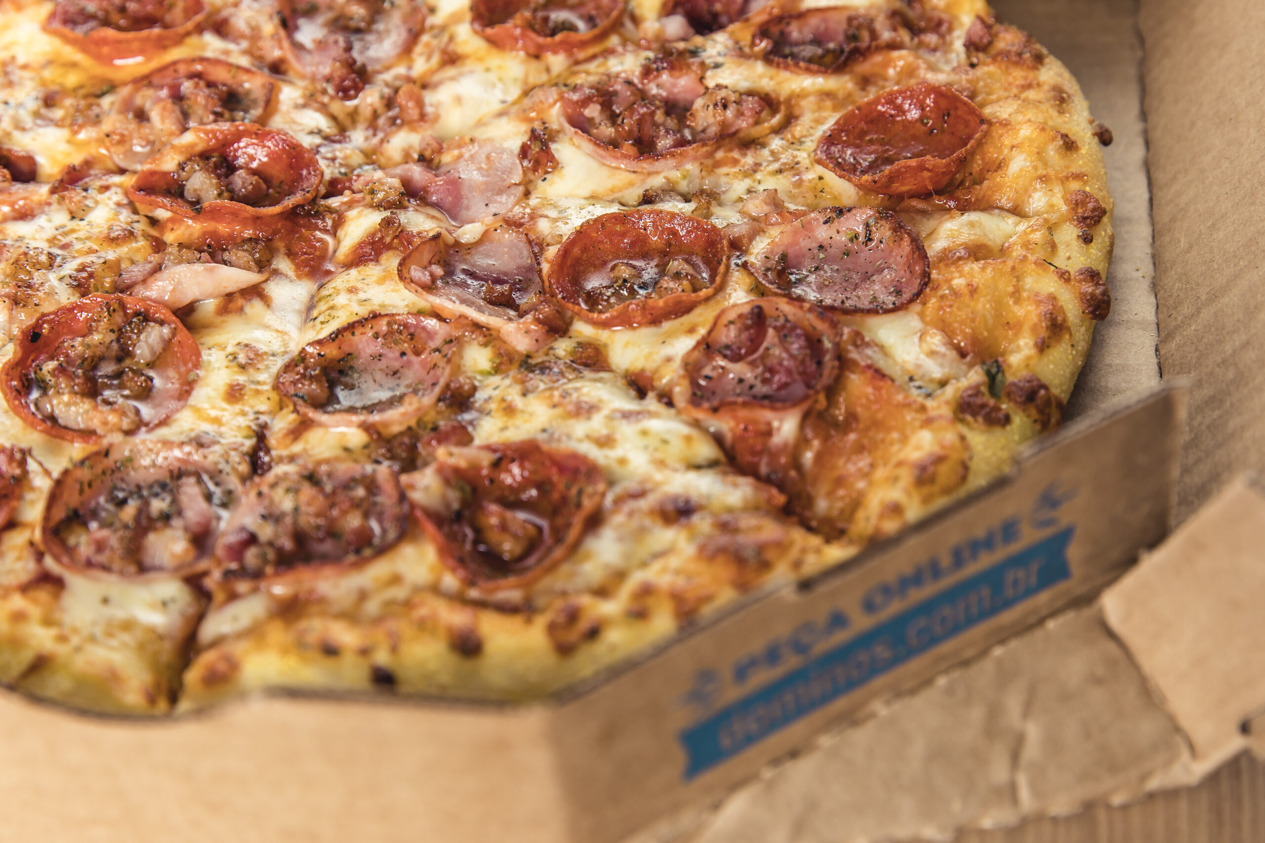 Domino’s oferece descontos e duas pizzas pelo preço de uma para a Copa do Mundo