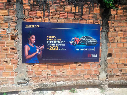 TIM investe em outdoor social para apoiar comunidades de Fortaleza