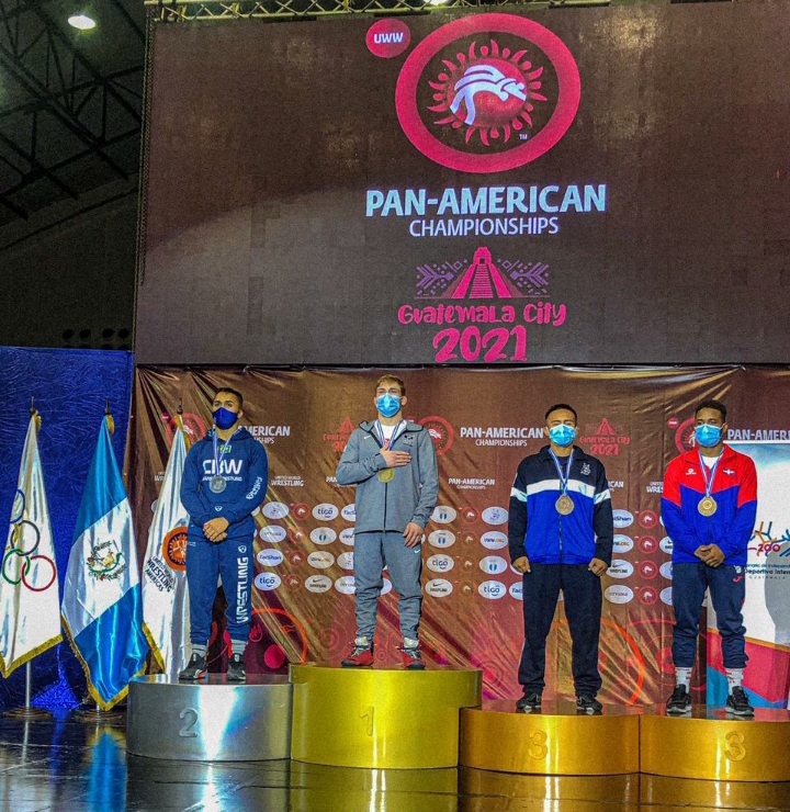 Atleta da UniAteneu representa o Brasil e conquista a medalha de prata no Pan-Americano Sênior de Wrestling