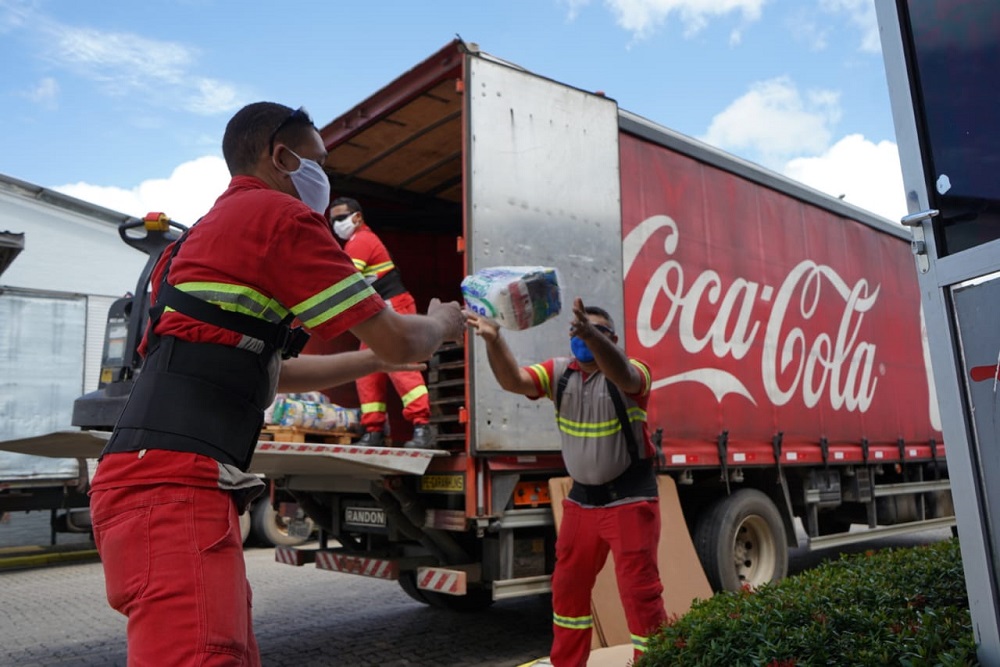 No Ceará, campanha “Por Todas as Mesas” da Solar Coca-Cola doa mais de 29 mil litros de água e sucos para instituições