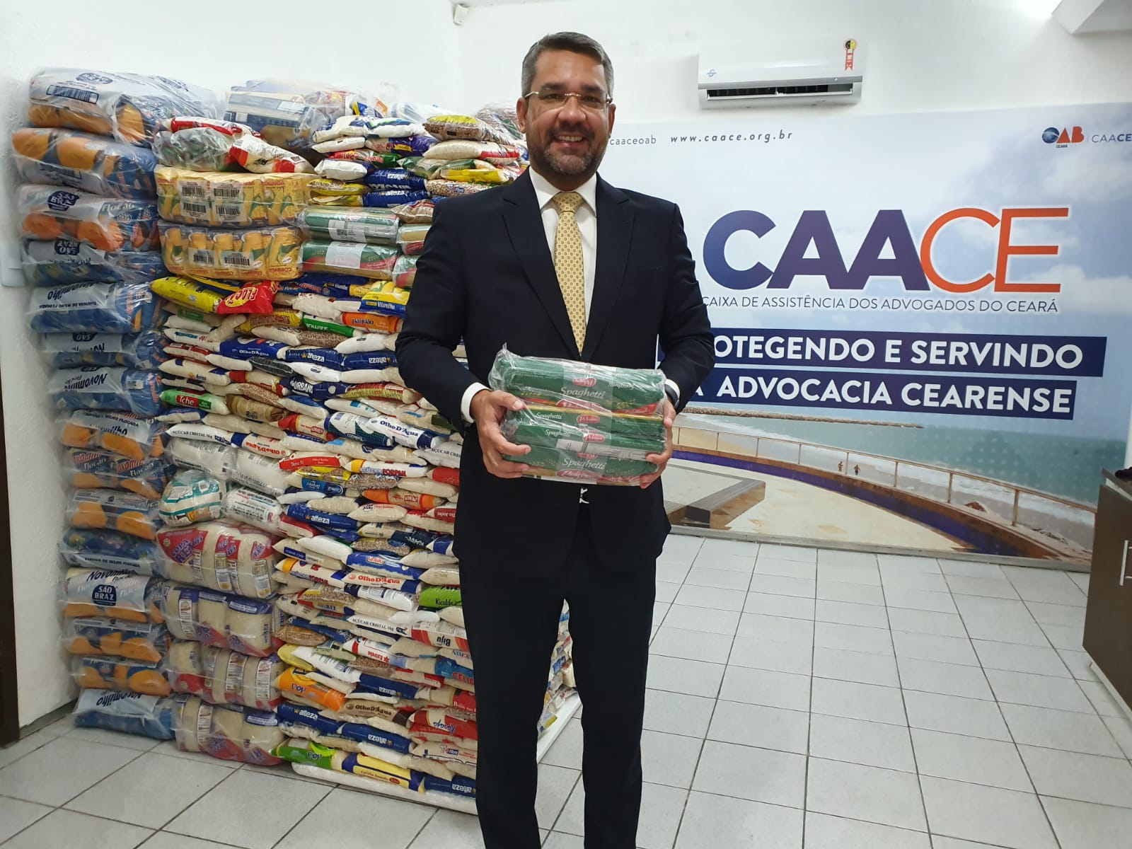 CAACE promove doação de três toneladas de alimentos a famílias em situação de vulnerabilidade social de Fortaleza nesta sexta (16)