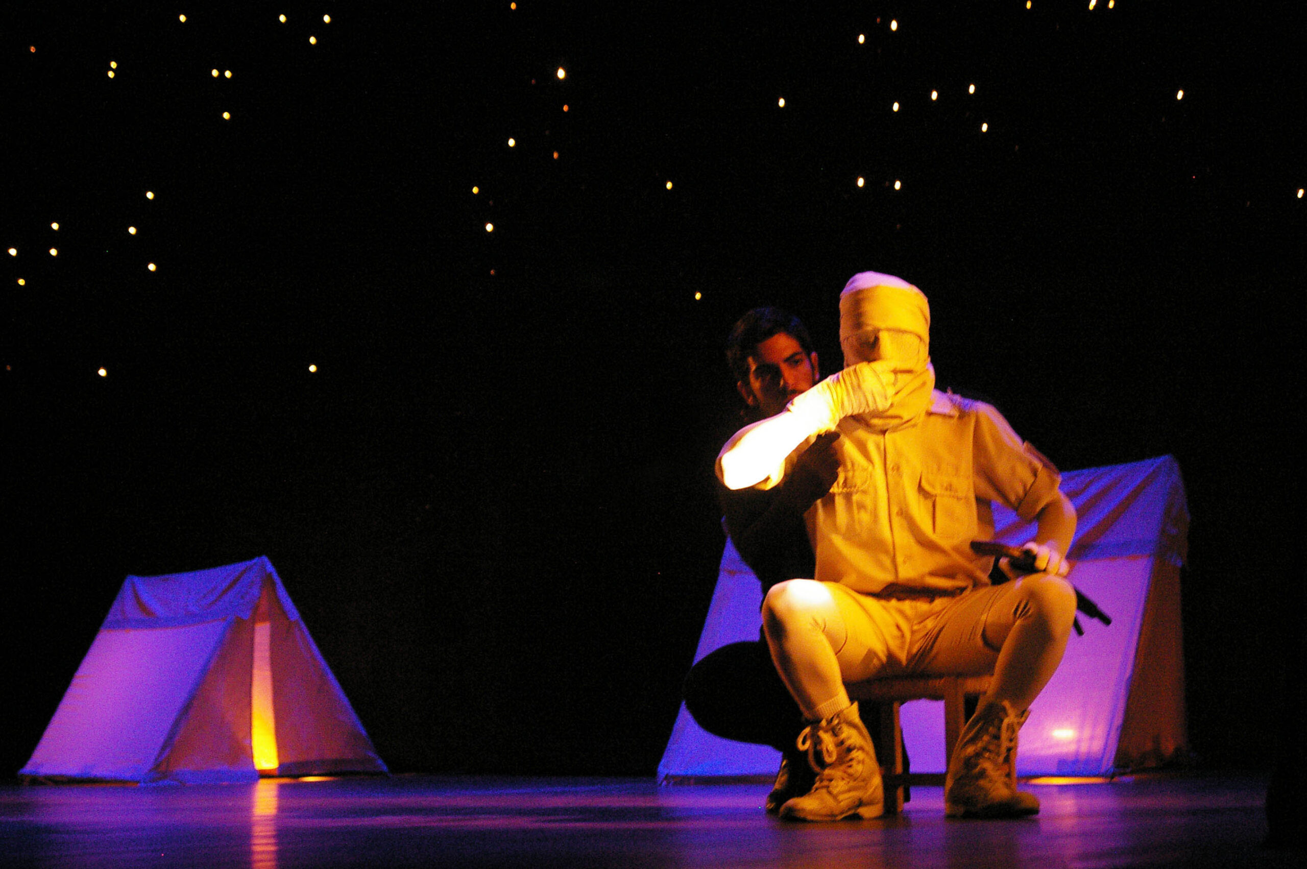 “O Cantil” do Teatro Máquina e “Fortaleza” da Cia Dita abrem nesta sexta (13) a programação de espetáculos da 7ª Bienal Internacional de Dança do Ceará / De Par em Par