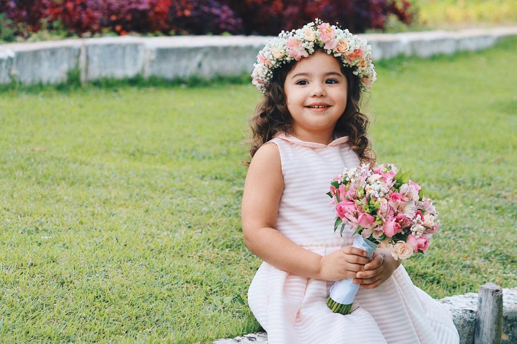 Miss Universo Baby e cantora, Sophia Eldo recebe fãs em Fortaleza durante ação social no Shopping RioMar Fortaleza