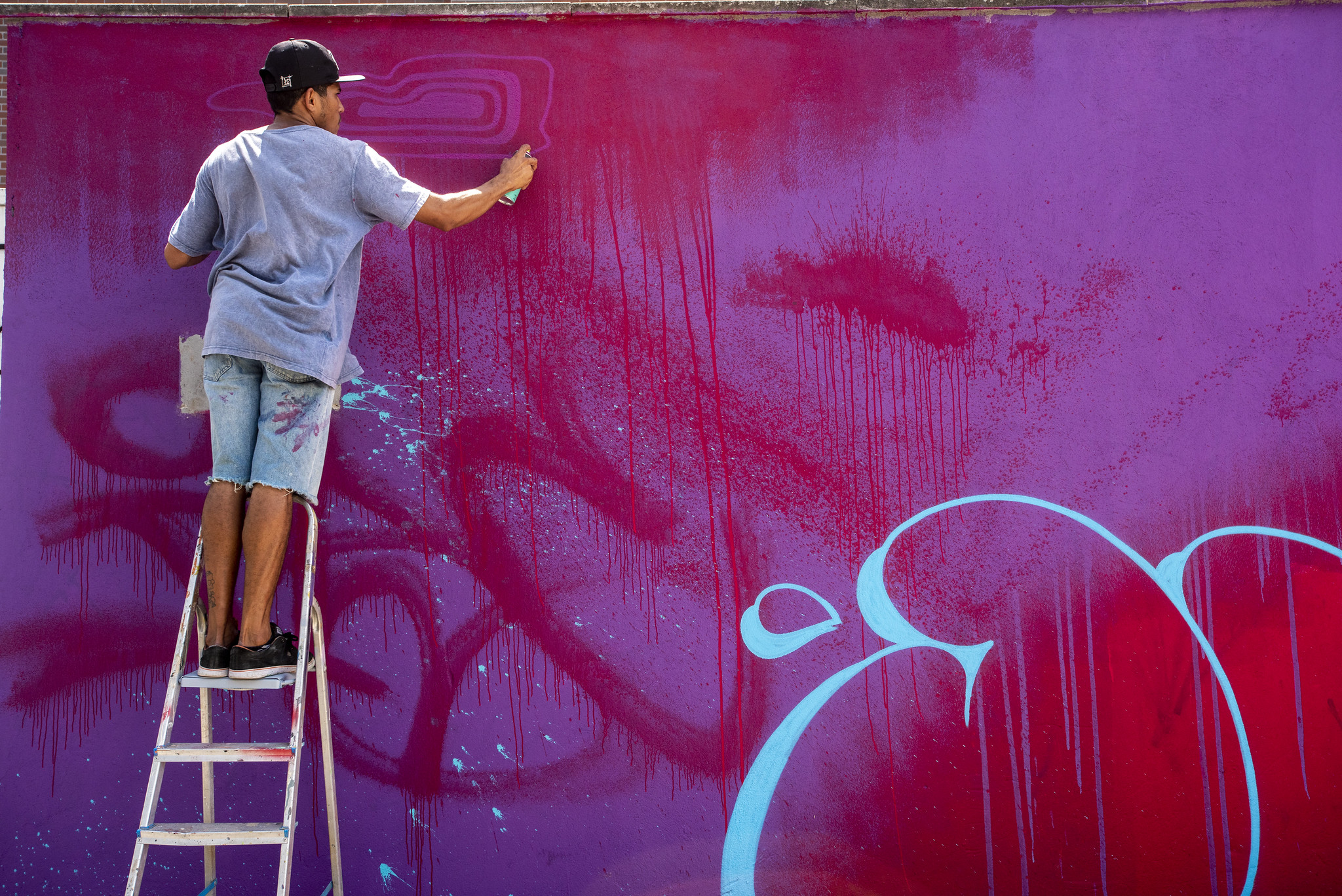 Escola de Gastronomia e Hotelaria do Ceará tem muros grafitados pelo Festival Concreto