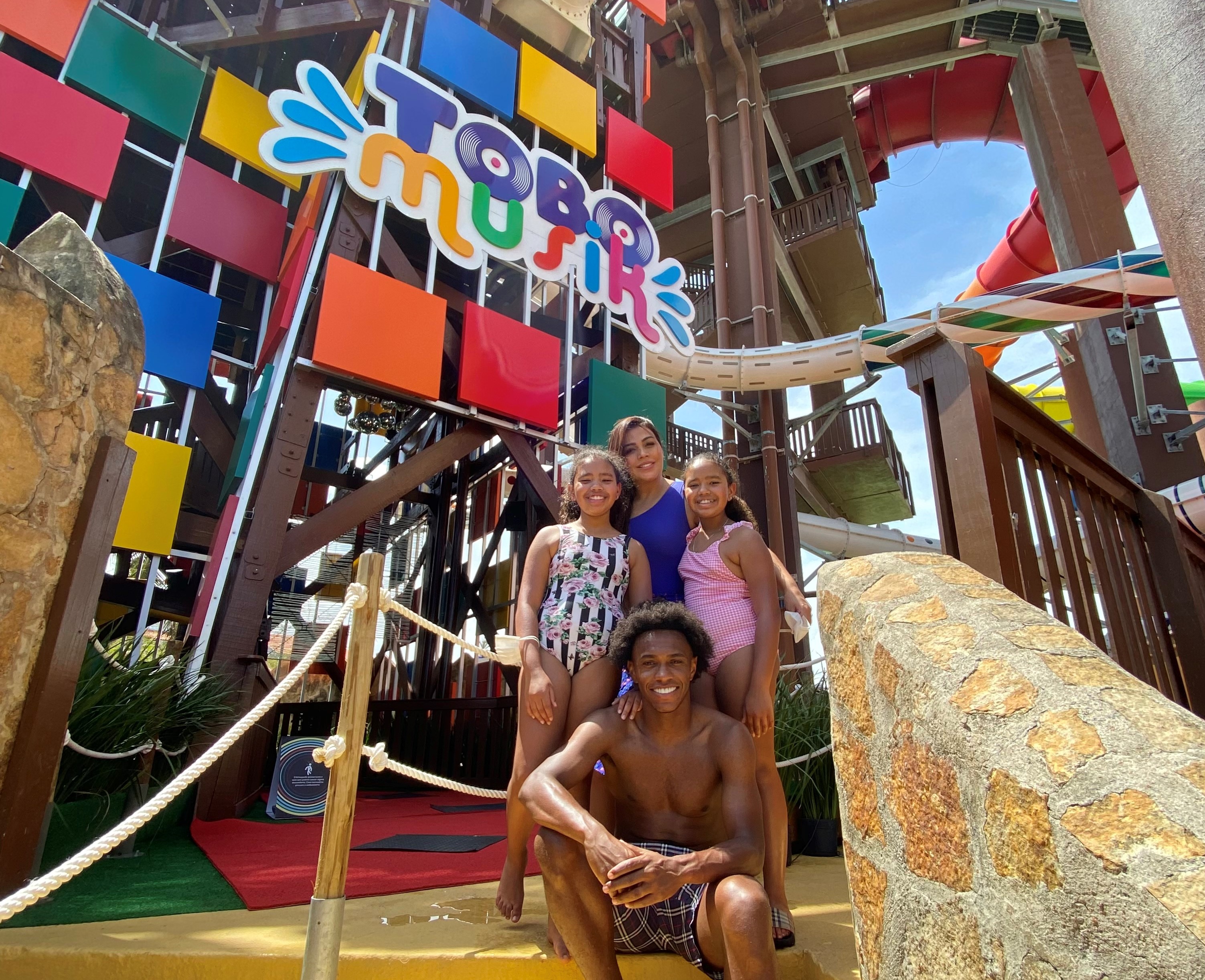 De férias, jogador Willian Borges curte dia com a família no Beach Park