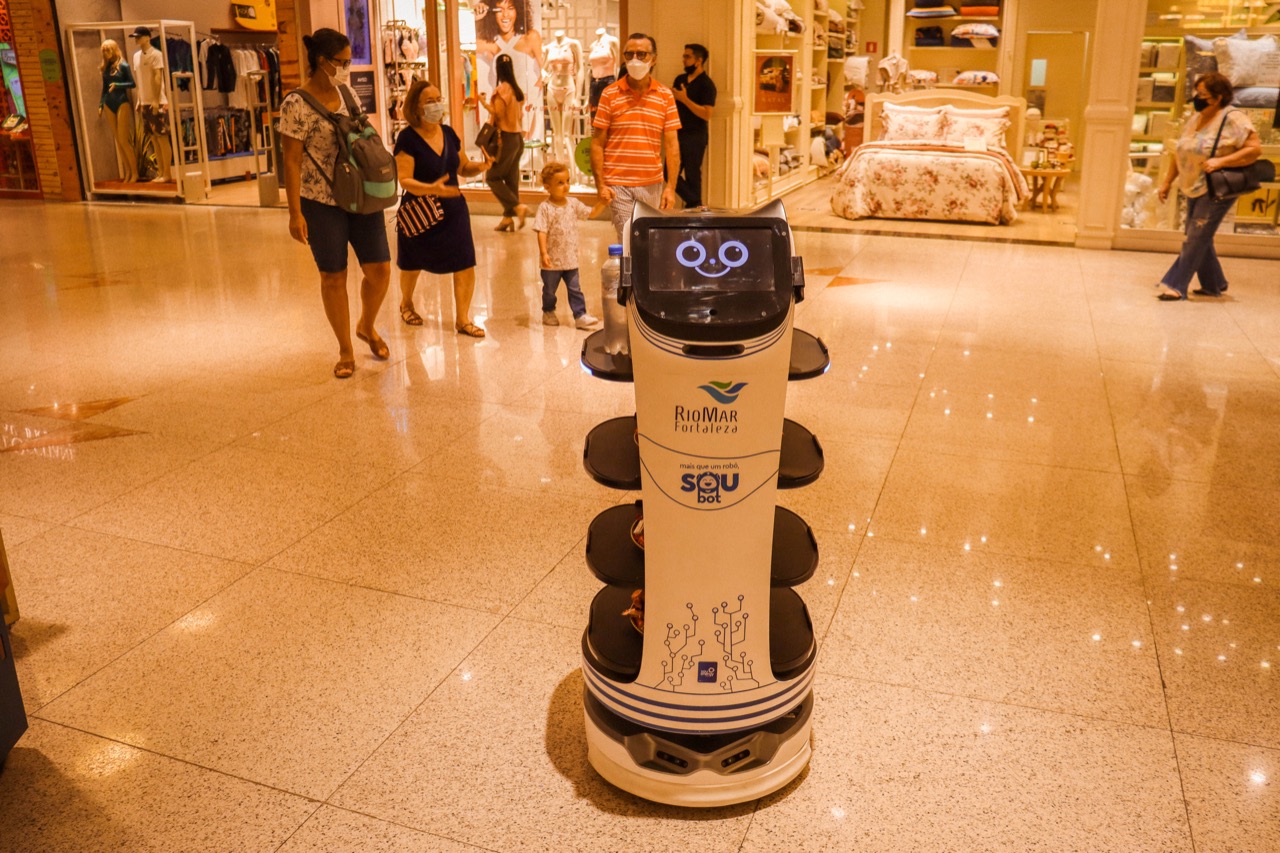 Com inteligência artificial, robô atenderá o público em shopping de Fortaleza