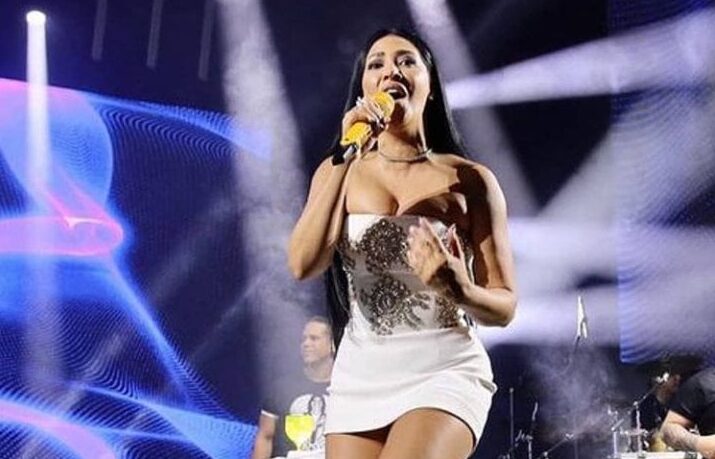 Simaria se apresenta na “Farofa da Gkay” e anuncia a data de o retorno da dupla para os palcos!