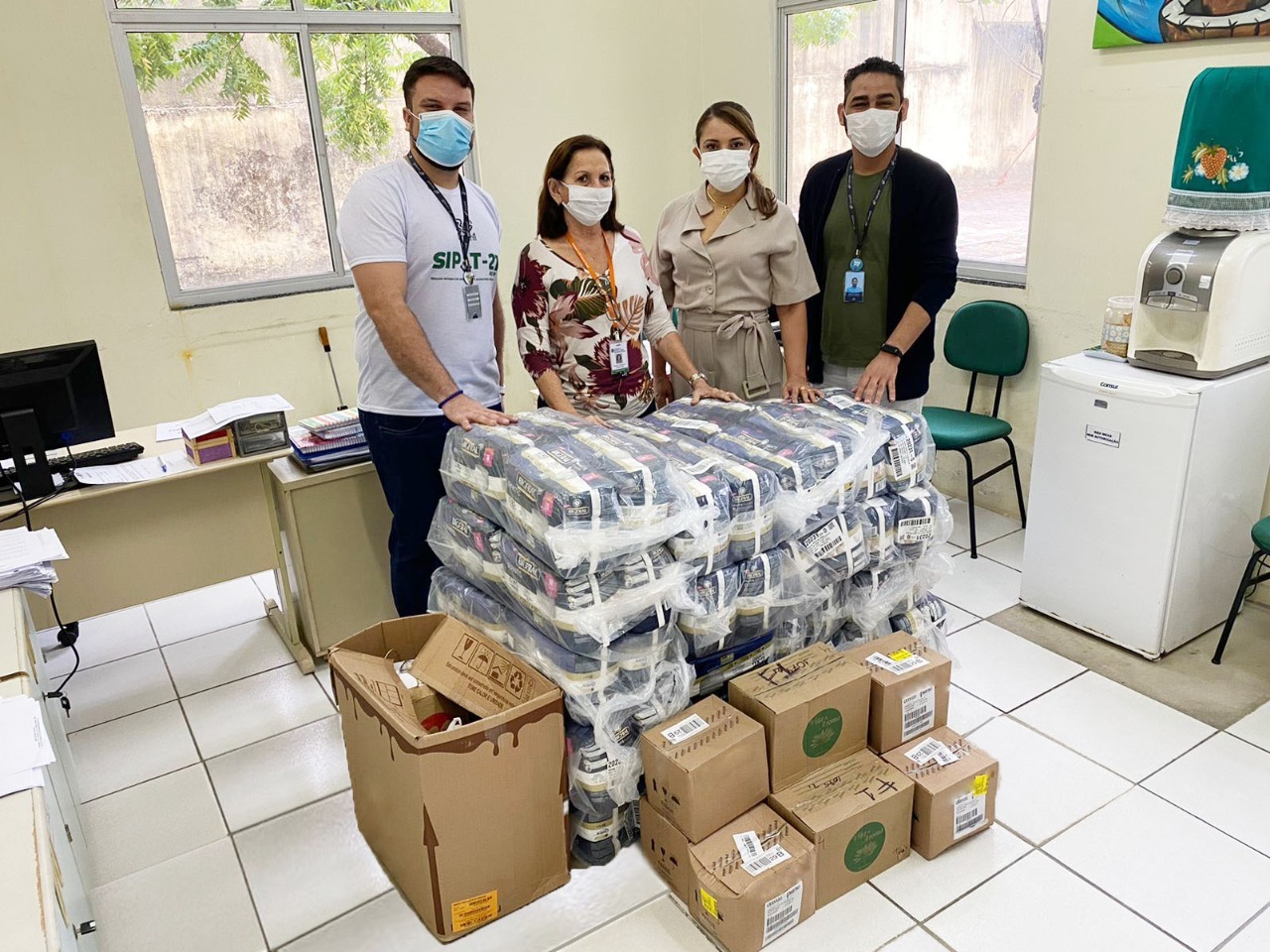 Campanha Carmehil Solidário entrega doações de produtos de higiene para o lar Olavo Bilac