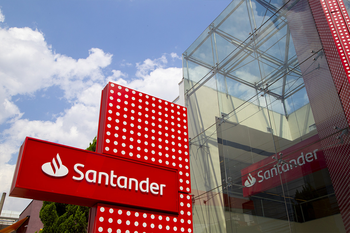 Santander quebra tradição do setor bancário e democratiza acesso a serviços antes restritos à alta renda