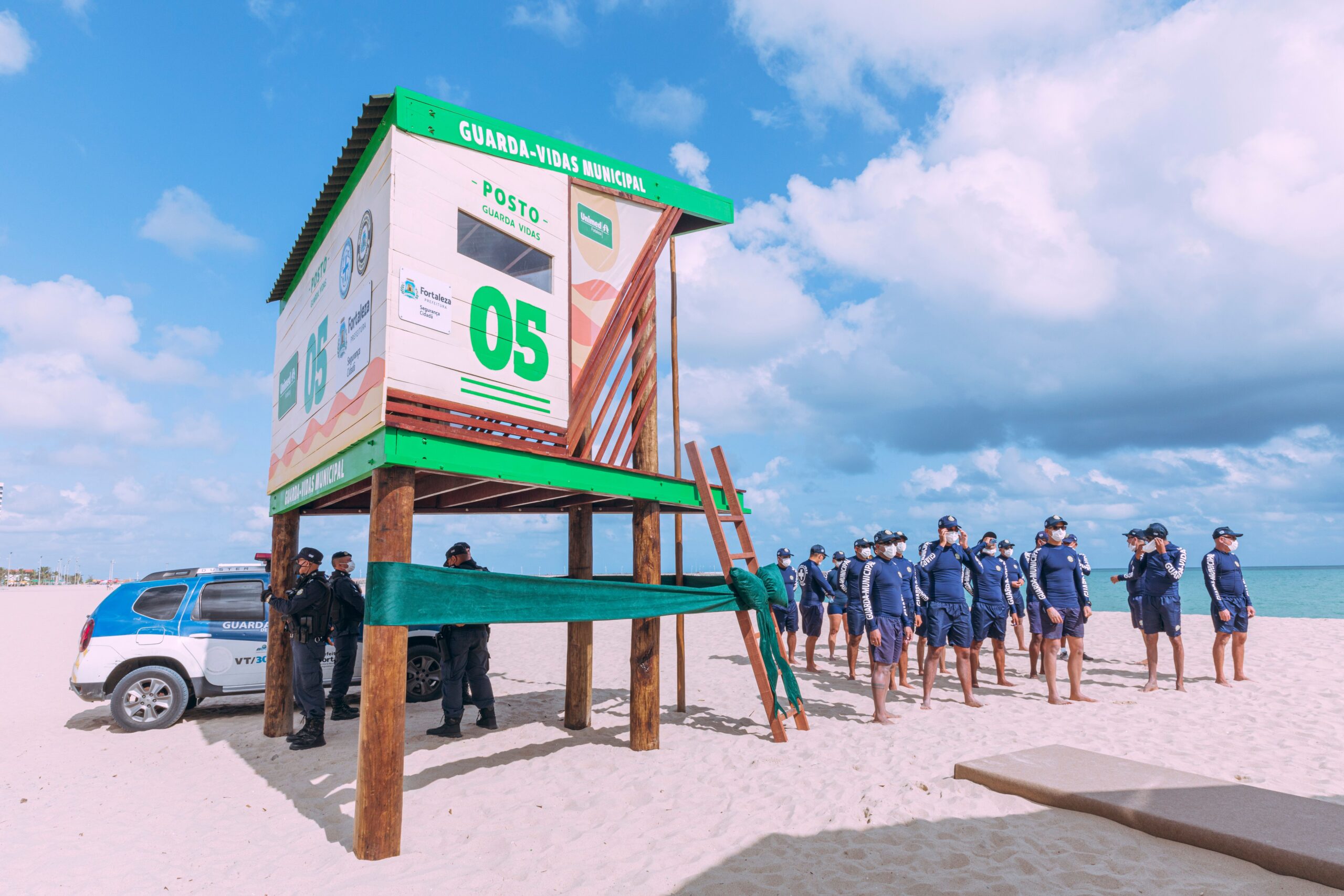 Em parceria com a Prefeitura, Unimed Fortaleza inaugura projeto de postos guarda-vidas para a Beira Mar de Fortaleza