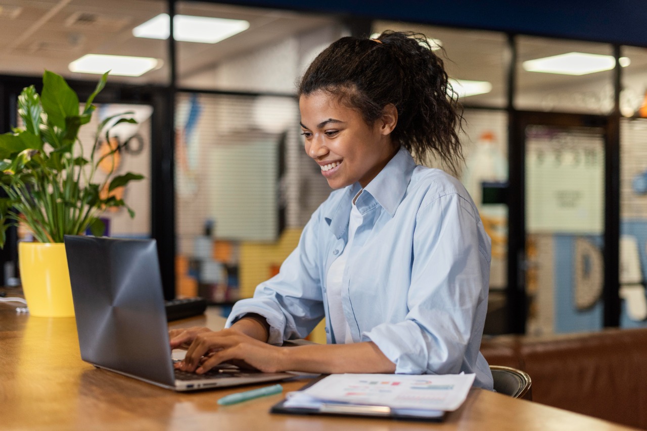 TIM promove Semana de Empregabilidade com vagas direcionadas para mulheres e cursos na plataforma Mulheres Positivas