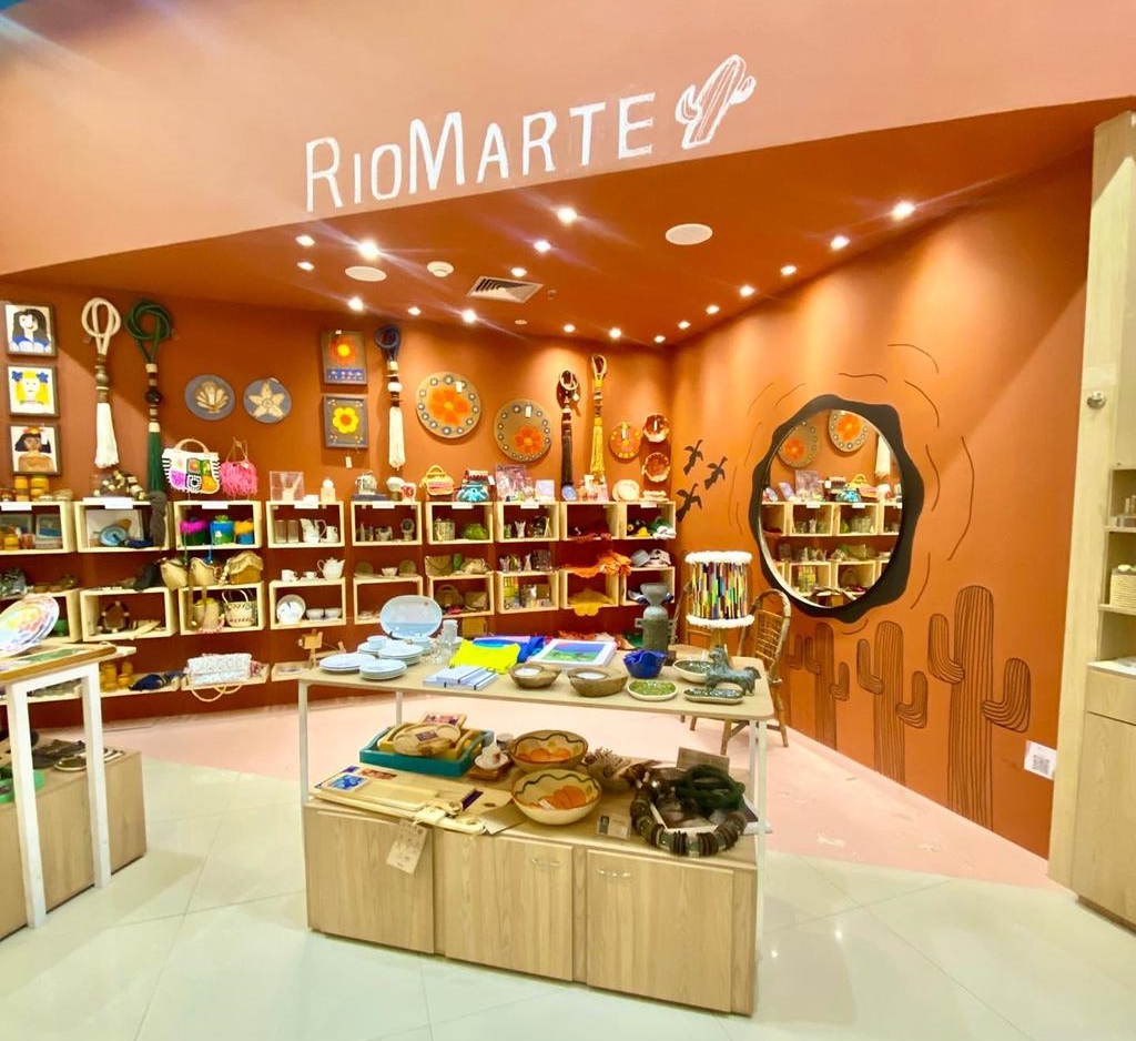 Projeto RioMarte reúne trabalhos de artistas e artesãos cearenses em loja no shopping