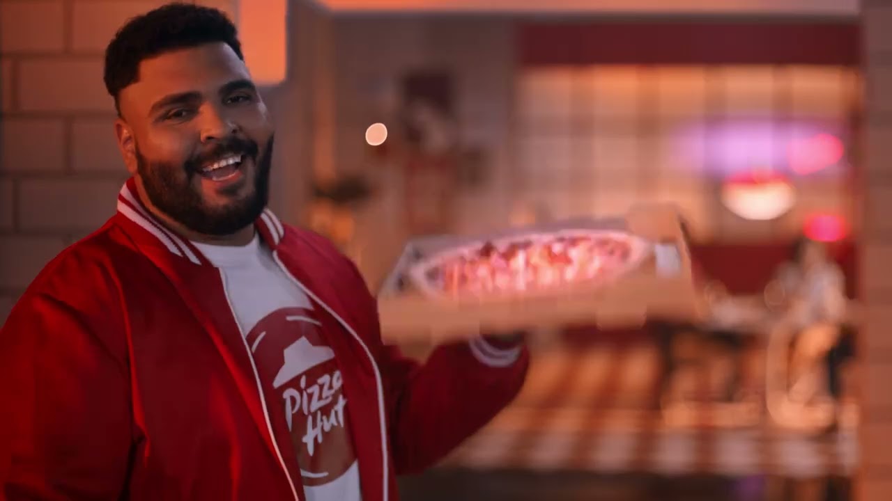 Pizza Hut apresenta novo posicionamento de marca e a primeira campanha com o embaixador Paulo Vieira