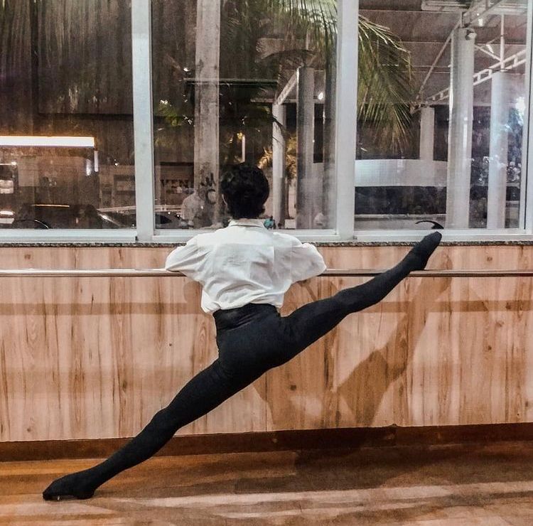 Bailarino cearense viaja para intercâmbio em dança na Suíça