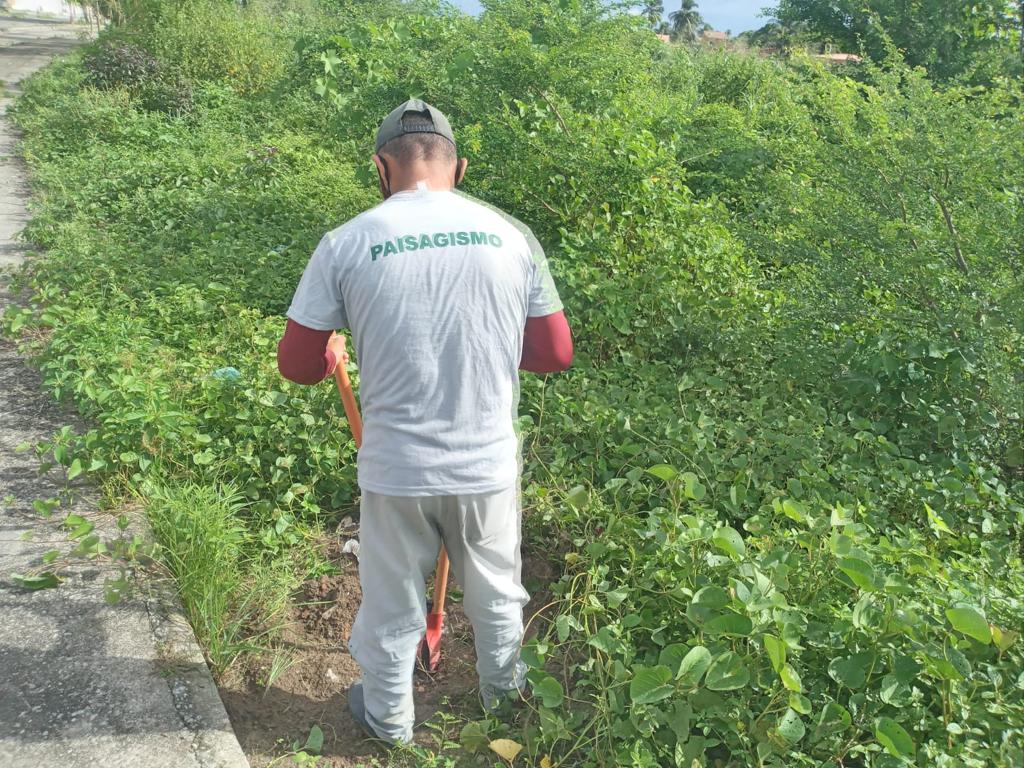 Construtora realiza plantio de árvores em pontos do Rio Maranguapinho