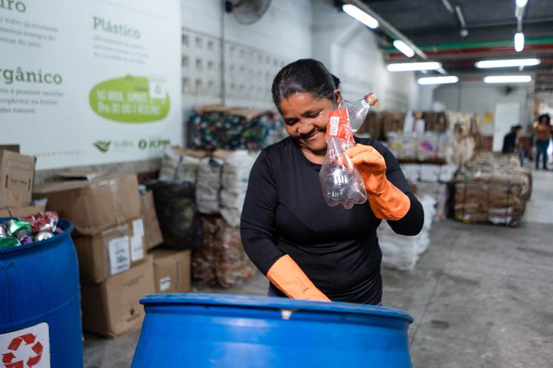 Centrais de Reciclagem RioMar completam 8 anos de atuação com ações em prol  do socioambiental -