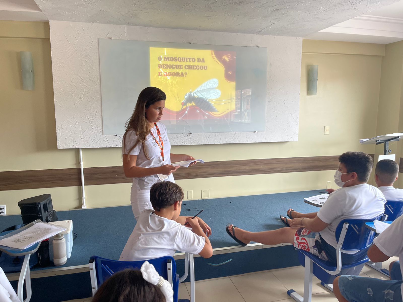 Instituto Bom Vizinho celebra mês das mães com oficina de arte, palestras e distribuição de cestas básicas