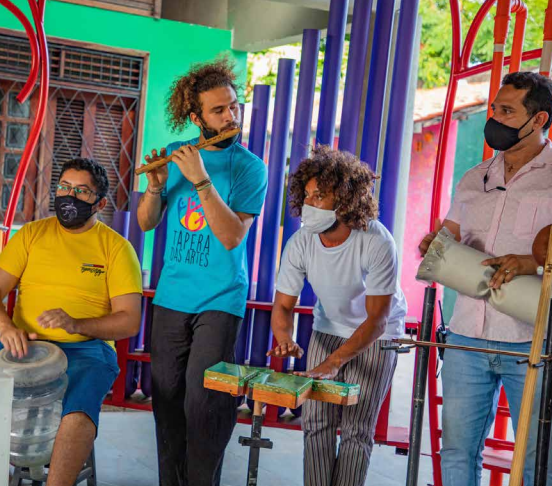 Tapera das Artes participa de Bienal do Lixo com grupo musical que fabrica instrumentos de materiais reciclados