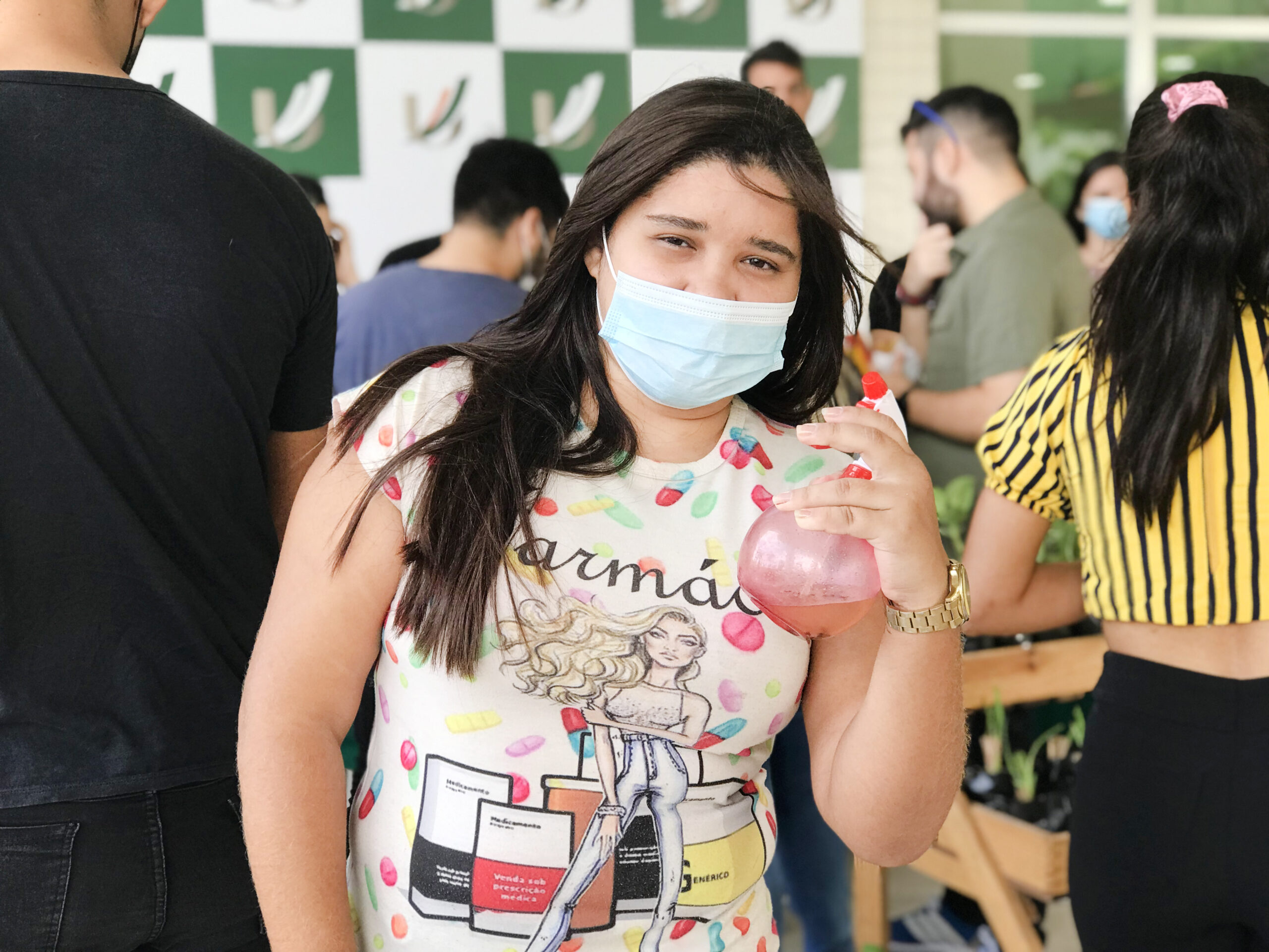 Combate ao Aedes aegypti: estudante de Farmácia ensina receita de repelente caseiro