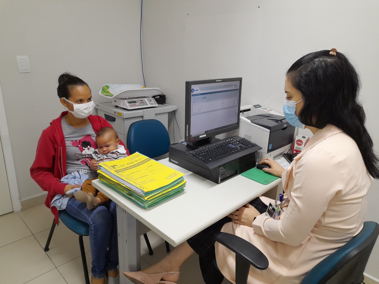 Ambulatório no HRN orienta mães com dificuldade de amamentar