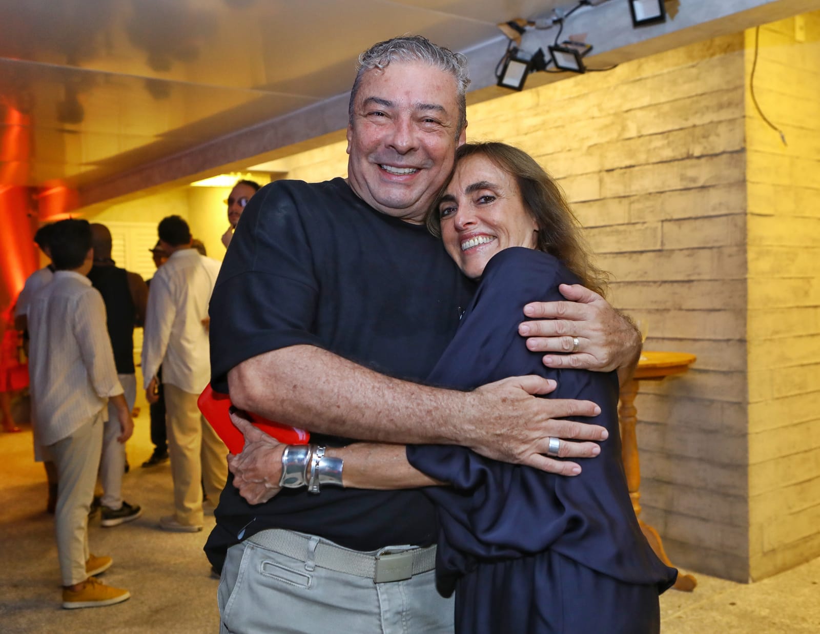 Cláudio Silveira e Patrícia Carta promovem coquetel de lançamento da edição especial da revista Bazaar sobre o Ceará