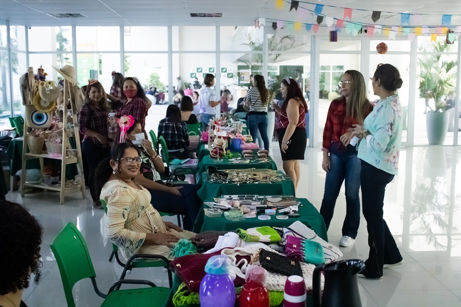 Vem Cá Mulher e Unifametro promovem feira com produtos de mulheres empreendedoras