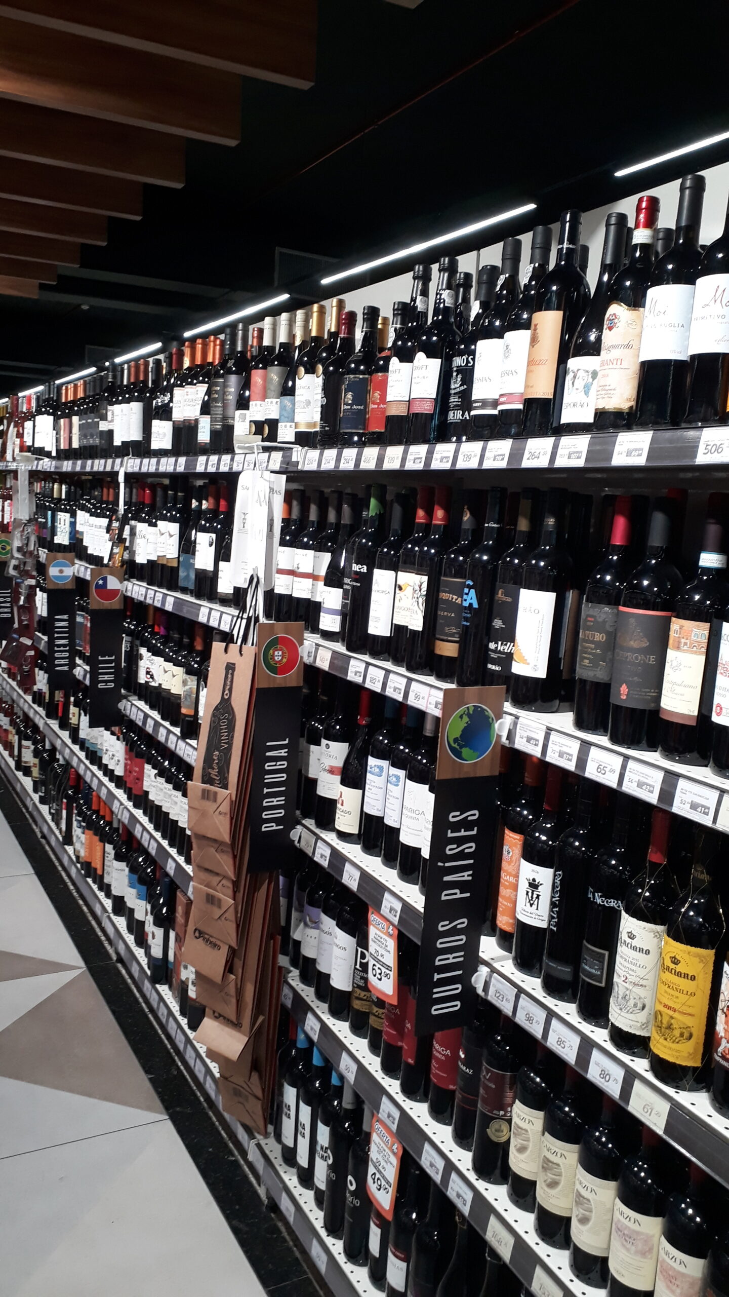 Supermercado Pinheiro apresenta Festival de Vinhos & Queijos