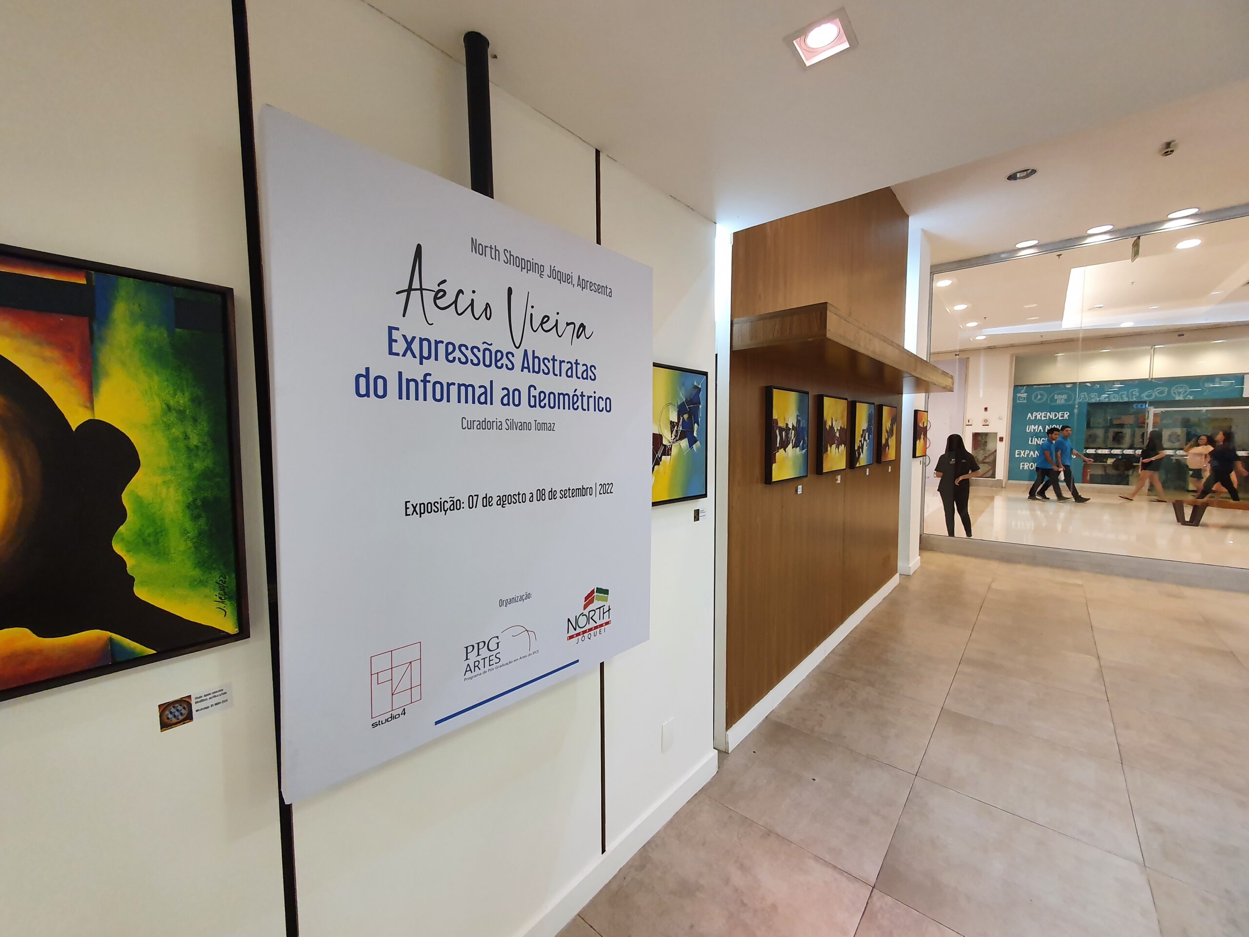 Espaço cultural do North Shopping Jóquei recebe exposição “Expressões Abstratas”, de Aécio Vieira