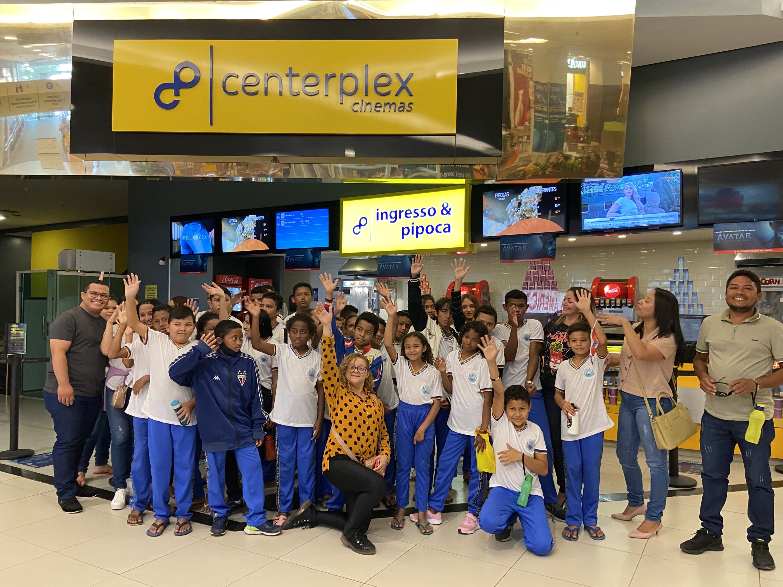 North Shopping Maracanaú recebe crianças da Escola Pitaguary para sessão de cinema