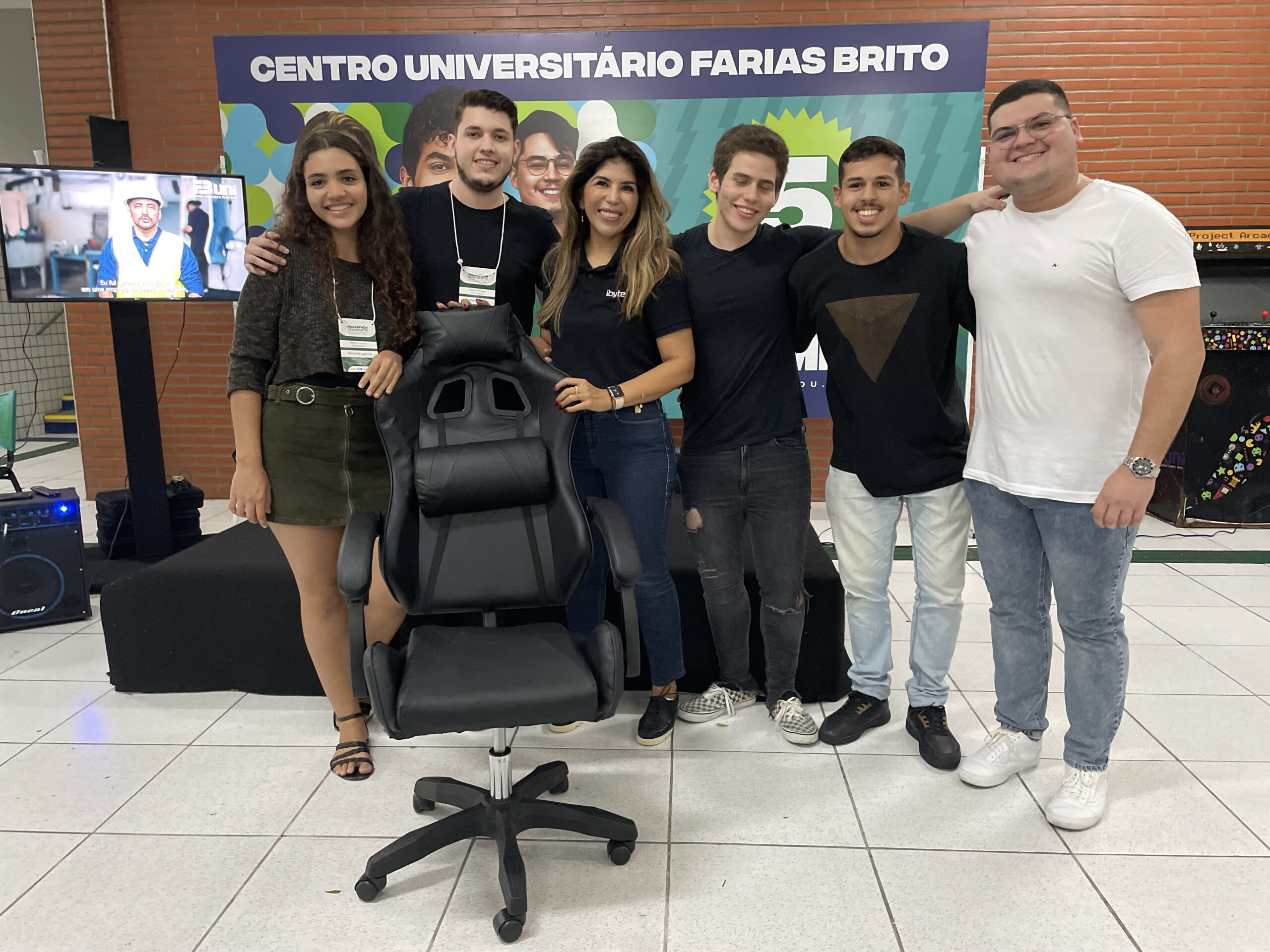 Hackaton: iniciativa da ibyte traz momento de imersão tecnológica na experiência fígital para estudantes universitários