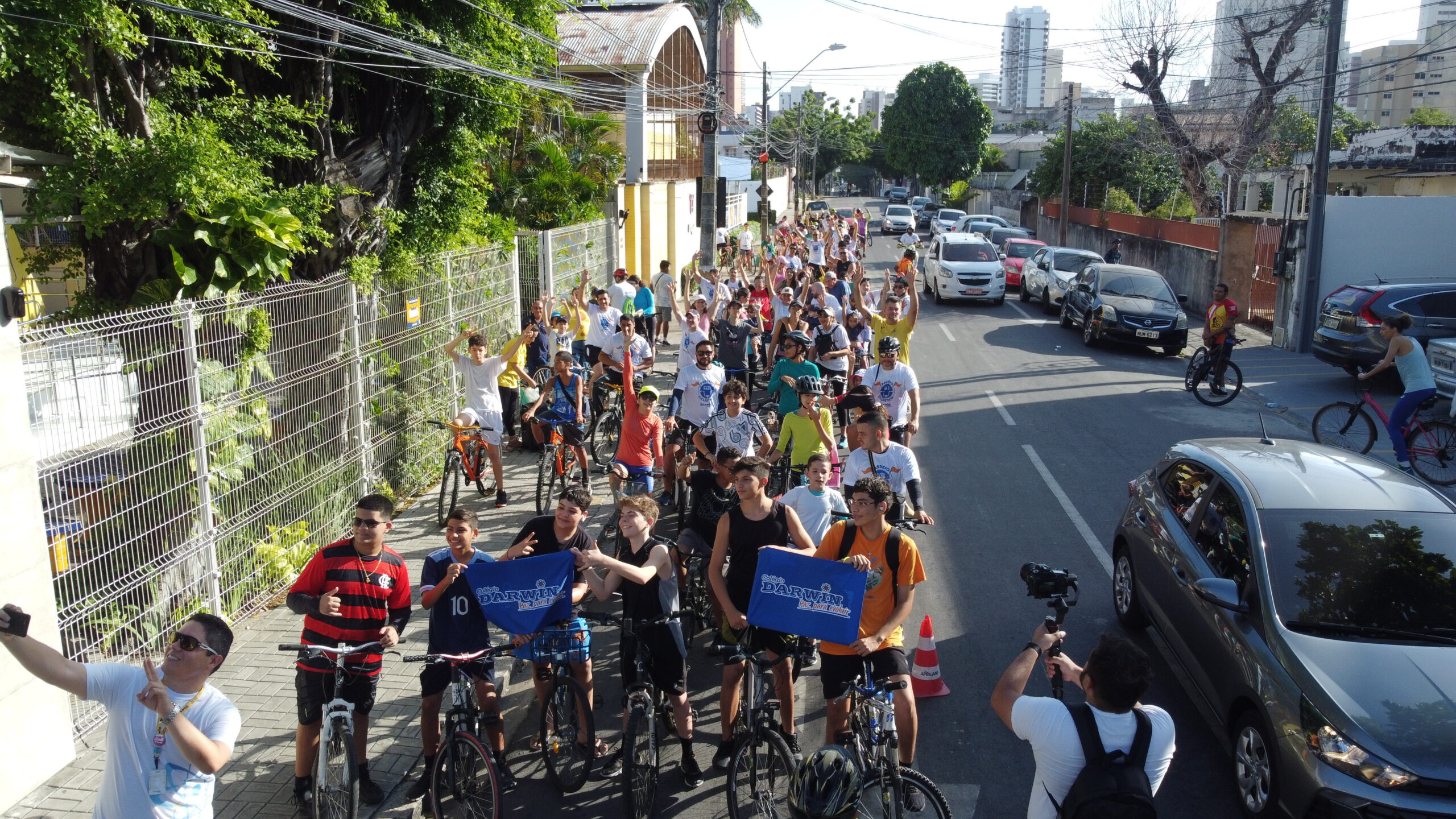 Colégio Darwin promove passeio ciclístico em comemoração ao mês dos pais  