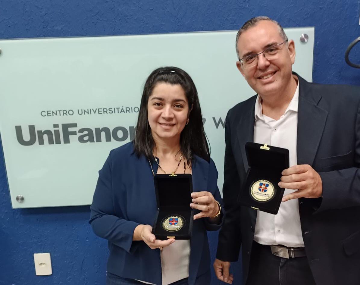 Professores recebem homenagem do Conselho Federal de Biomedicina como “Biomédicos do Ano”