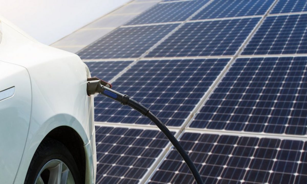 Mobilidade Urbana: energia solar pode “abastecer o tanque” de carros elétricos