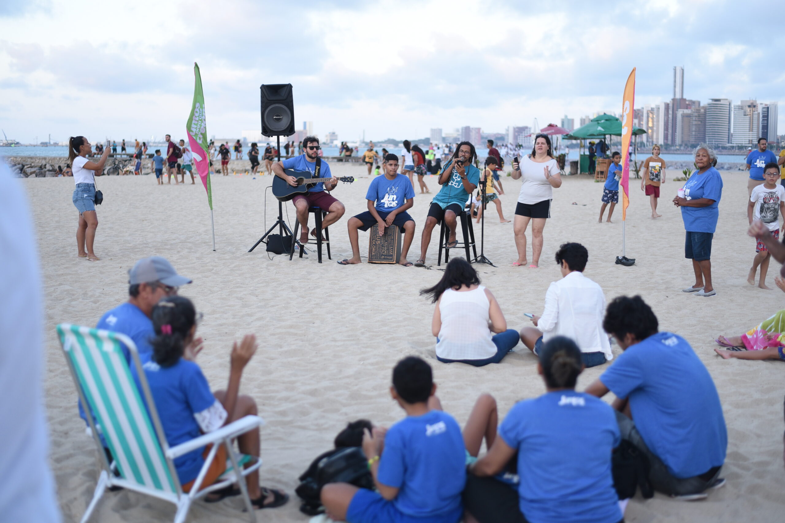 Campanha Juntos realiza mutirão de limpeza na praia e atividades infantis no próximo sábado (22)