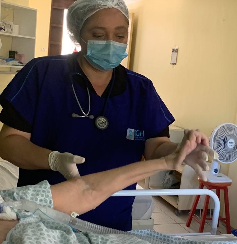 Cuidadores de pacientes da Casa de Cuidados recebem treinamento em ventilação mecânica