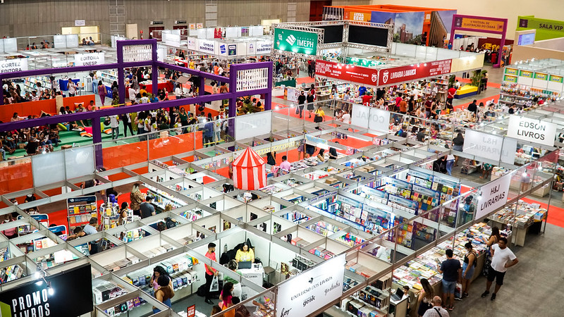 XIV Bienal Internacional do Livro chega ao seu primeiro domingo (13) recheada de programação para todos