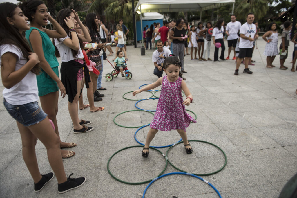 Com clima carnavalesco e realização do Sesc, Espaço Mais Infância retorna à Praça Luiza Távora
