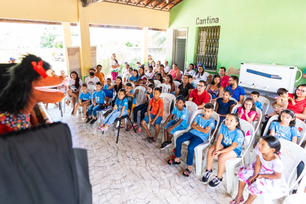 No mês das crianças, Associação Caatinga promove apresentações de teatro de fantoches sobre os cuidados com o meio ambiente em instituições