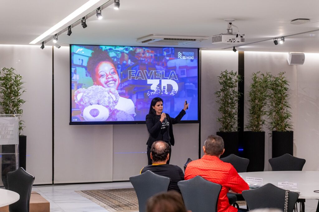 Aline Ferreira, VP do Grupo Aço Cearense, apresenta projeto Favela 3D a empresários 